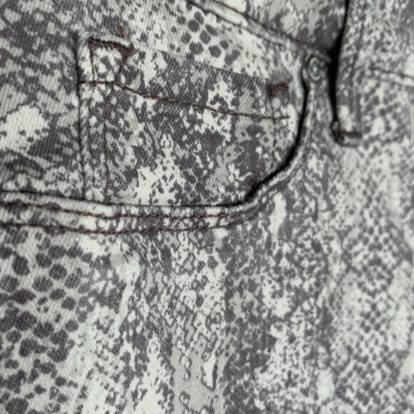 Jessica Simpson Kiss Me Super Skinny Jeans Gray Snakeskin Print Size 26 - Picture 8 of 11